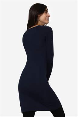 Blå ammekjole med lange ærmer og rund hals i Merino uld - Set bagfra