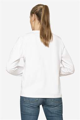 Hvid t-shirt i 100% økologisk bomuld med ammefunktion, set bagfra