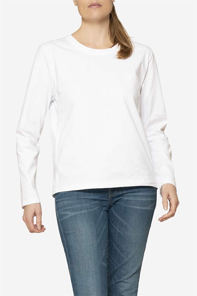 Hvid t-shirt i 100% økologisk bomuld med ammefunktion i fuld figur