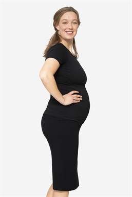 Sort bæredygtig gravid nederdel i økologisk dyrket bambus - set fra siden, fuld figur